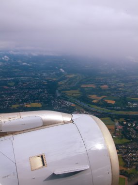 bulutlar bir uçağın penceresinden bakış