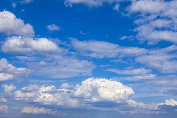 Vista de nuvens de uma janela plana — Fotografia de Stock