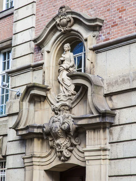 Düsseldorf, Allemagne, le 6 juillet 2014. Détails architecturaux d'une basilique Saint-Lambert (XVIIIe siècle) ) — Photo