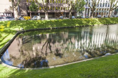 5 Temmuz 2014 tarihinde, Dusseldorf, Almanya. Kyonigsalley - şehir merkezi caddelerinden biri