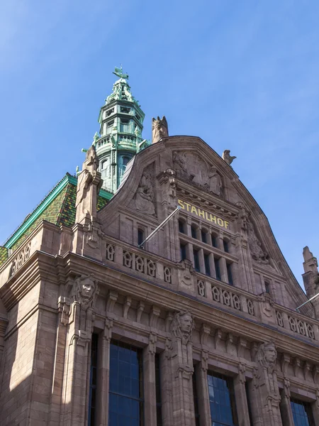 Düsseldorf, Niemcy, na 7 lipca 2014 roku. jednym z zabytków miasta stahlhof - stal stocznia (ur. 1904) — Zdjęcie stockowe