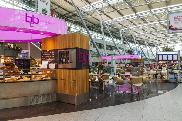 Dusseldorf, Alemania, el 12 de julio de 2014. Salón de salida del aeropuerto Düsseldorf Internacional —  Fotos de Stock