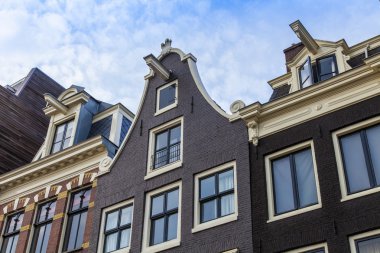 Amsterdam, Hollanda, cephe yanık tuğla inşa şehir evlerinin tipik mimari detaylar