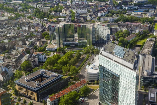 Dusseldorf, Německo, na 6 července 2014. pohled na město z průzkumu platformě televizní věž - reynturm — Stock fotografie