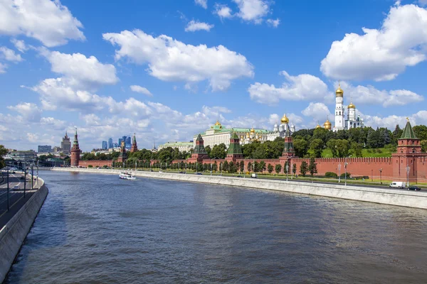 Moskva, Rusko. pohled na Kreml a kremlevskaya nábřeží — Stock fotografie
