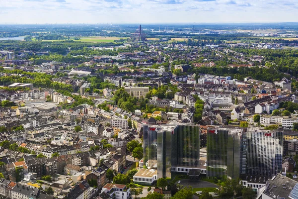 Dusseldorf, Alemania, el 6 de julio de 2014. Vista de la ciudad desde una plataforma de levantamiento de una torre de televisión - Reynturm —  Fotos de Stock