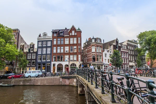 Amsterdam, Hollanda, 7 Temmuz 2014 tarihinde. tipik kentsel görünümü — Stok fotoğraf