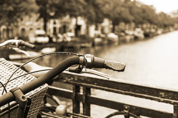 Amsterdam, Nederland, op 10 juli 2014. typisch stedelijke weergave — Stockfoto