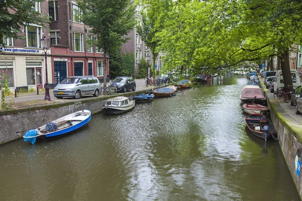 Amsterdã, Holanda, em 8 de julho de 2014. Vista urbana típica — Fotografia de Stock