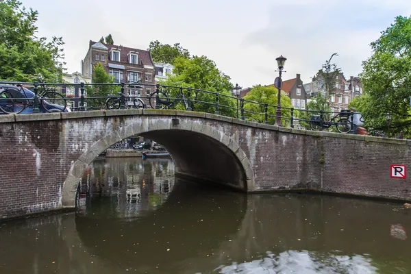Ámsterdam, Países Bajos, el 8 de julio de 2014. Vista urbana típica —  Fotos de Stock