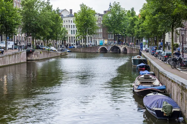 Amsterdam, Pays-Bas, le 8 juillet 2014. Vue urbaine typique — Photo