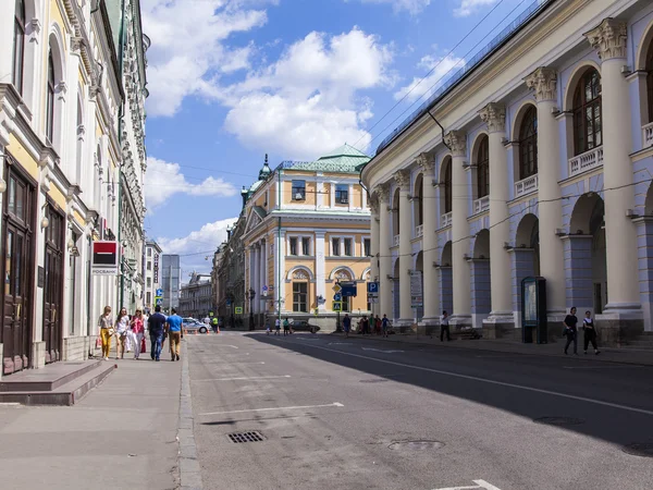 Moskou, Rusland, op 26 juli 2014. stedelijke weergave. Straat ilyinka — Stockfoto