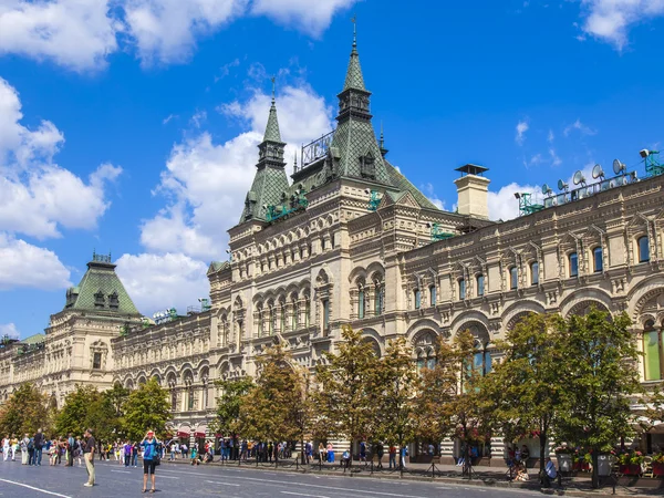 Moscou, Rússia, em 26 de julho de 2014. O edifício da loja histórica GUM na Praça Vermelha — Fotografia de Stock