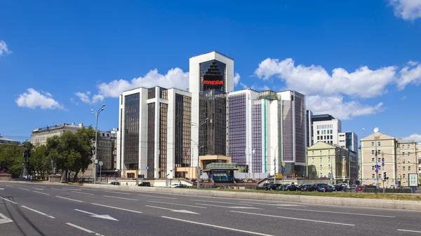 Moscou, Russie, le 26 juillet 2014. Le bâtiment de l'architecture moderne sur l'anneau de jardin — Photo