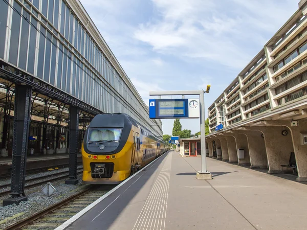 Haarlem, Netherlands, on July 10, 2014. The Central Railway station, train at theplatform — Stock Photo, Image