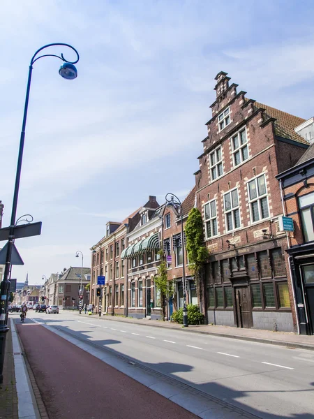 Haarlem, Nederländerna, den 10 juli 2014. typiska urban Visa. gamla hus — Stockfoto