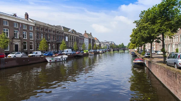 ハールレム、オランダ、2014 年 7 月 10 日に。典型的な都市の眺め。古い家 — ストック写真