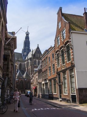 Haarlem, Hollanda, üzerinde 10 Temmuz 2014. tipik kentsel görünümü. eski evleri