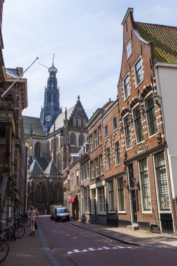Haarlem, Hollanda, üzerinde 10 Temmuz 2014. tipik kentsel görünümü. eski evleri