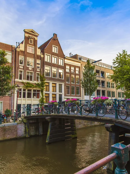 Amsterdam, Nederländerna, den 10 juli 2014. typiska urban Visa — Stockfoto