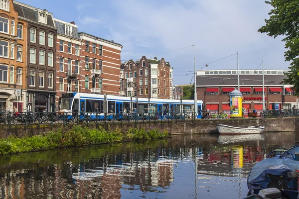 Amsterdam, Paesi Bassi, il 10 luglio 2014. Vista urbana tipica — Foto Stock