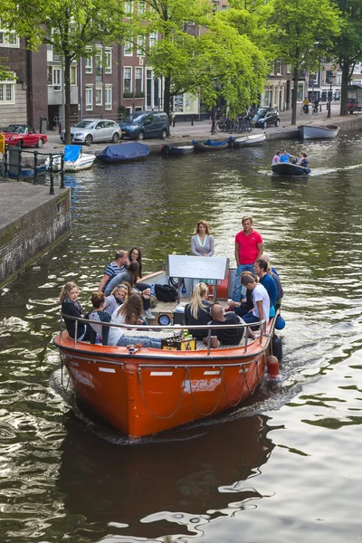 Amsterdam, Netherlands, on July 10, 2014. Walking boat is moving by the channel coast — Stock Photo, Image