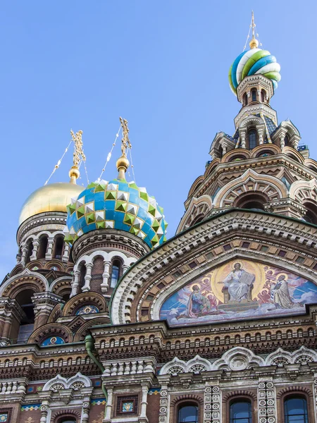 San Petersburgo, Rusia, el 22 de julio de 2012. Cúpulas de la catedral Iglesia del Salvador sobre Sangre —  Fotos de Stock