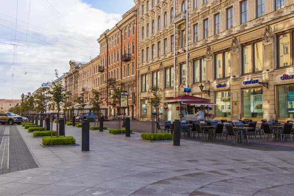 St. petersburg, Rusland, op 22 juli 2012. typisch stedelijke weergave — Stockfoto