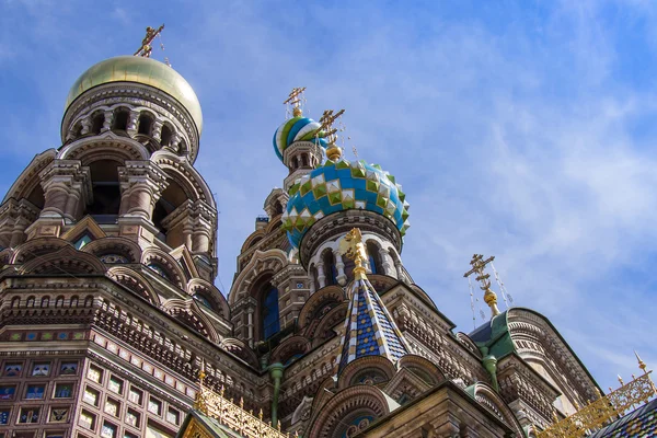 St. petersburg, Rusland, op 22 juli 2012. koepels van de kathedraal kerk van de Verlosser op het bloed — Stockfoto