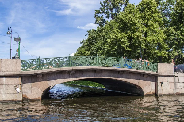 Sankt petersburg, Ryssland, den 22 juli, 2012. bron via kanalen — Stockfoto