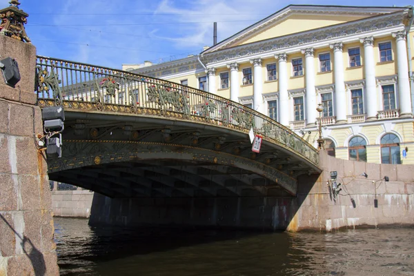 St. petersburg, russland, am 22. juli 2012. die brücke über den kanal — Stockfoto
