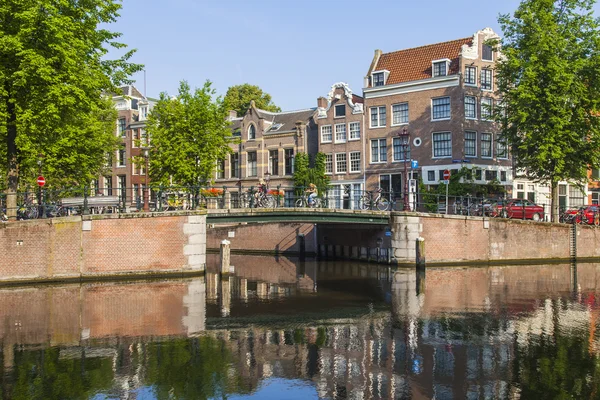 Amsterdam, Pays-Bas, le 10 juillet 2014. Vue urbaine typique — Photo