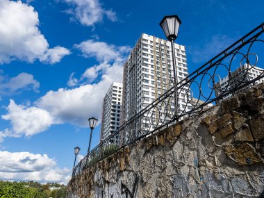 Pushkino, Rusya, 5 Haziran 2021. Yazın şehir manzarası