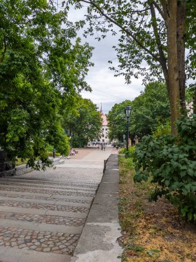 Vyborg, Rusya, 25 Temmuz 2021. Tipik şehir manzarası, tarihsel mimari topluluğun bir parçası.