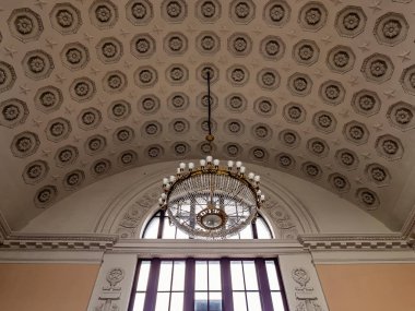 Vyborg, Rusya, 25 Temmuz 2021. Tren istasyonunun içi.