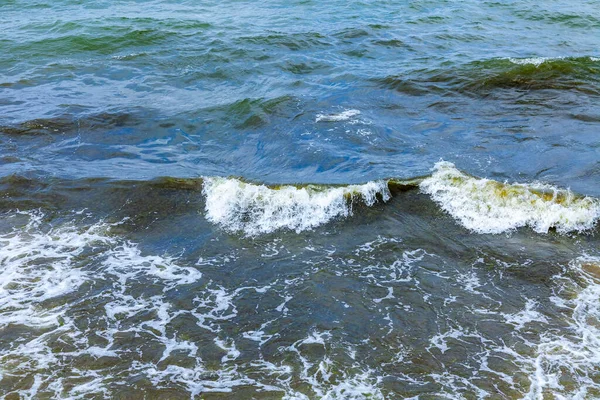 Deniz Manzarası Dalgalar Köpüklerle Sörf Yapmak Doğa Arkaplanı Stok Fotoğraf