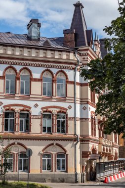 Vyborg, Rusya, 25 Temmuz 2021. Tipik şehir manzarası, tarihsel mimari topluluğun bir parçası.