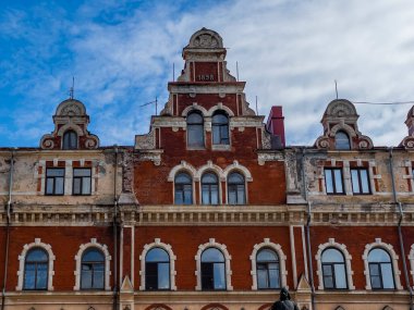 Vyborg, Rusya, 25 Temmuz 2021. Eski belediye binasının ön cephesinin bir parçası.