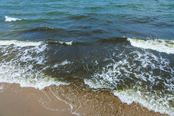 Zee Landschap Surf Met Golven Schuim Natuur Achtergrond — Stockfoto