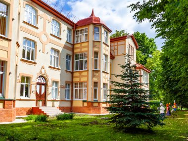 Zelenogradsk, Rusya, 28 Haziran 2023. Tarihsel kentsel gelişim alanında tipik mimari topluluk