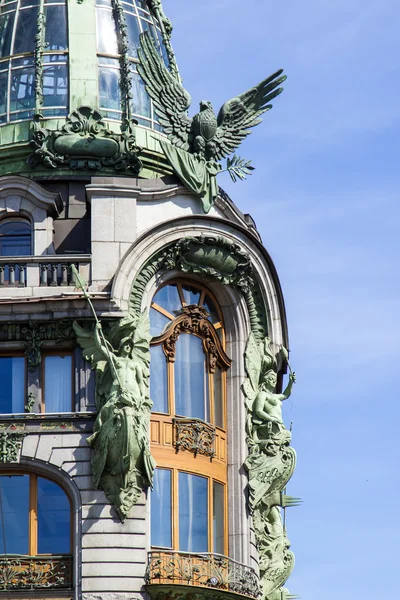 San Petersburgo, Rusia, el 22 de julio de 2012. Detalles arquitectónicos típicos de Zinger House — Foto de Stock