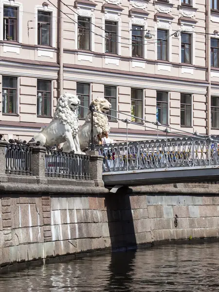 St. petersburg, russland, am 22. juli 2012. Löwenbrücke — Stockfoto