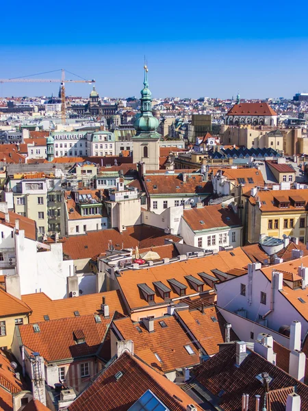 Praga, República Checa, em 10 de julho de 2010. Vista da cidade a partir da Torre do Pó — Fotografia de Stock