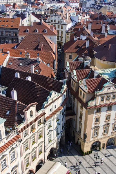 Praga, República Checa, el 10 de julio de 2010. Vista de la ciudad desde la Torre del Polvo —  Fotos de Stock