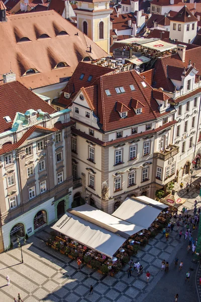 Prag, Tjeckien, den 10 juli, 2010. utsikt över staden från Kruttornet — Stockfoto