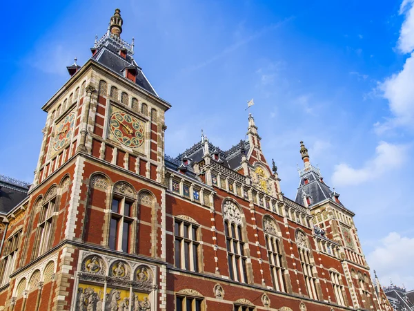 Amsterdam, Pays-Bas, le 10 juillet 2014. La gare centrale, détails architecturaux — Photo