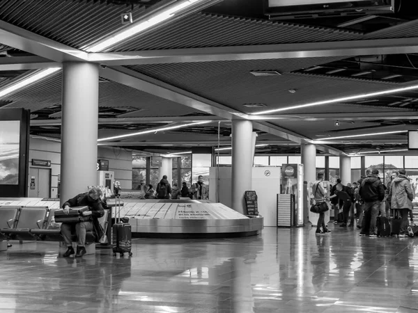 Sochi Russia Outubro 2021 Pessoas Esperam Bagagem Aeroporto Internacional Para — Fotografia de Stock