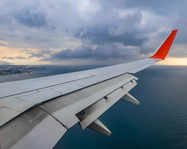 Dünya Nın Görüntüsü Uçan Uçağın Penceresinden Bulutlar — Stok fotoğraf