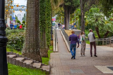 Sochi, Rusya, 20 Ekim 2021 Navaginskaya yaya yolu şehir merkezinde.