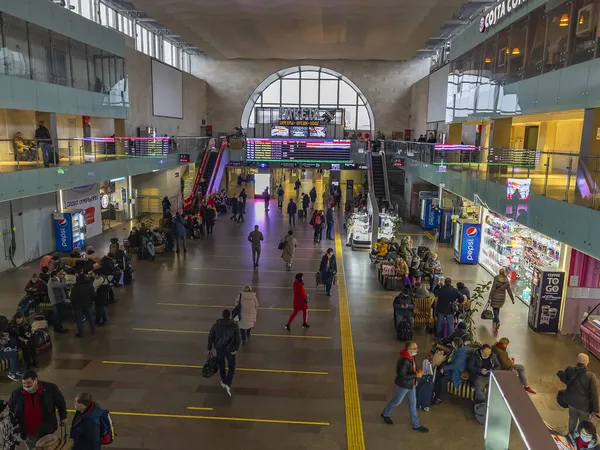 Moscou Rússia Novembro 2021 Estação Leningrado Passageiros Esperam Partida Trem Fotos De Bancos De Imagens